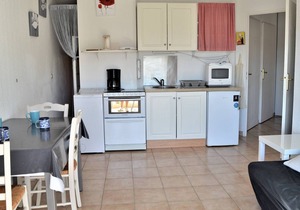 Cozy 2-Room Apartment for 4 with Balcony, AC, and Private Garage in Cavalaire-sur-Mer
