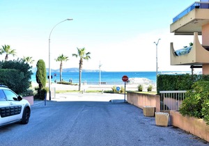 Cozy 2-Room Apartment for 4 with Balcony, AC, and Private Garage in Cavalaire-sur-Mer