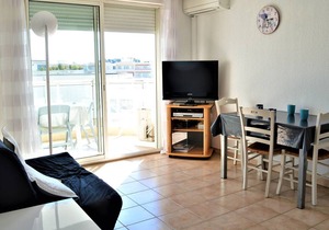 Cozy 2-Room Apartment for 4 with Balcony, AC, and Private Garage in Cavalaire-sur-Mer
