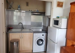 Cozy 2-Room Apartment, Balcony & 50m to Beach, Argelès-sur-Mer, Sleeps 4