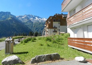 Cozy 2-room cabin apartment with balcony, near slopes, Le Pleynet