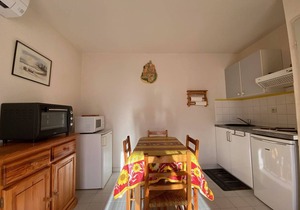 Cozy 2-Room Villa, AC, Terrace, Near Beach, Sleeps 4, Le Barcarès
