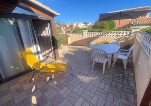 Cozy 2-Room Villa, AC, Terrace, Near Beach, Sleeps 4, Le Barcarès