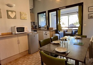 Cozy 2BR Apartment with Pool, Tennis, and Parking - 500m to Beach, Pet Friendly!