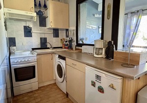 Cozy 2BR Apartment with Pool, Tennis, and Parking - 500m to Beach, Pet Friendly!