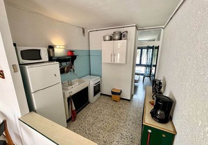 Cozy 3-Room House, 6 Sleeps, Near Beach & Shops, 2 Terraces, Pet Friendly