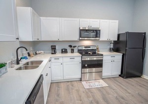 Cozy and Lovely 2BR 2BA Apt#A Near Lively Downtown