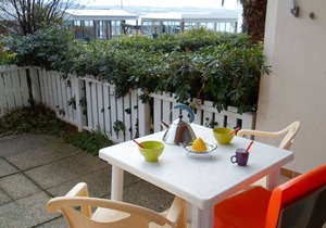 Cozy apartment with terrace and pets allowed in Balaruc-les-Bains