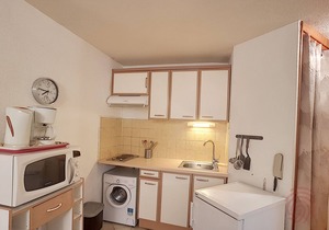 Cozy Apartment with Terrace, Near Spa and Town Center, Pet-Friendly, Free Parking, 24m²