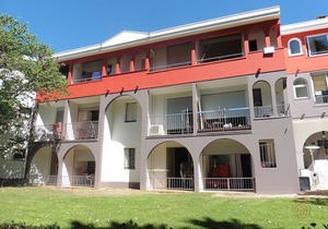 Cozy Apartment with Terrace, Near Spa and Town Center, Pet-Friendly, Free Parking, 24m²