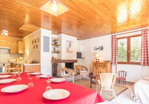 Cozy apartment for 8, near slopes, fireplace