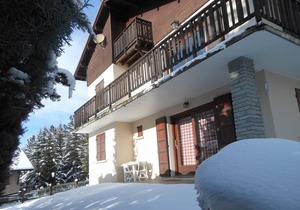 Cozy apartment for 8, near slopes, fireplace