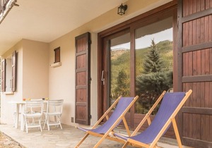 Cozy apartment for 8, near slopes, fireplace