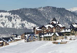 Cozy Apartment for 6 with Balcony, Near Slopes and Free Pool Access in Peyragudes