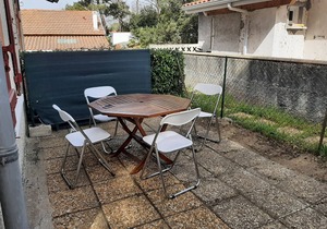 Cozy Apartment with Private Courtyard, Near Shops and Beaches in Capbreton