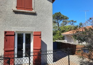 Cozy Apartment with Private Courtyard, Near Shops and Beaches in Capbreton