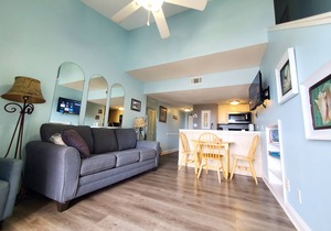 Cozy Beach Condo with Private Beach, heated pool, High Speed WiFi, and More.