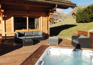 Cozy Chalet for 11, Near Slopes, Stunning Views, BBQ, Volleyball & More! - Le Grand-Bornand