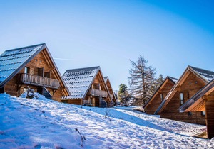Cozy Chalet for 7 with Mountain View, Near Ski Resort, Pool & Sauna Access