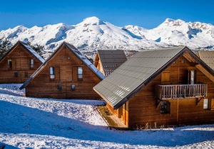 Cozy Chalet for 7 with Mountain View, Near Ski Resort, Pool & Sauna Access