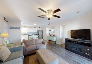 Cozy coastal condo with pool & sound view - close to restaurants & beach
