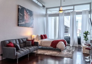 Cozy Condo In The Heart Of Downtown.