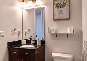 Cozy Condo In The Heart Of Downtown.