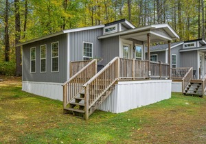 Cozy Cottage at Lake George Campsites!