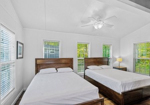 Cozy Cottage at Lake George Campsites!