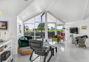 Cozy cottage overlooking water and countryside in Trend Strand.