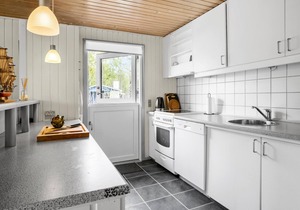 Cozy home in Aakirkeby with WiFi