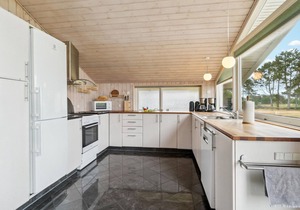 Cozy home in Ebeltoft with kitchen