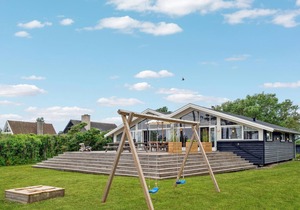 Cozy home in Ebeltoft with kitchen