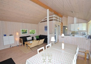 Cozy home in Ebeltoft with sauna
