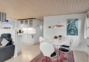 Cozy home in Frøstrup with WiFi