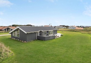Cozy home in Harboøre with sauna