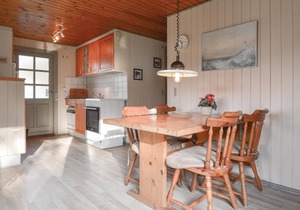 Cozy home in Hemmet with kitchen