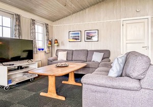 Cozy home in Hvide Sande with WiFi