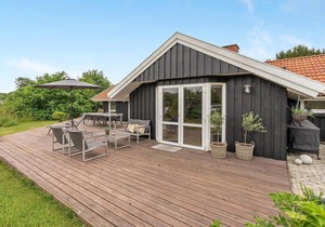 Cozy home in Oksbøl with sauna