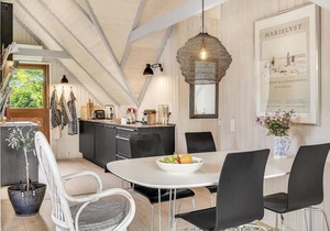 Cozy home in Væggerløse with WiFi