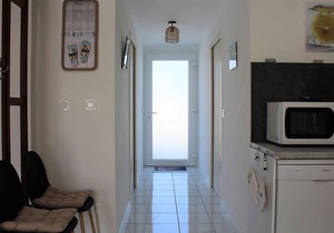 Cozy Renovated House, 100m from Beach, 6 Guests, Terrace, Garage