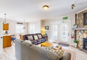 Cozy retreat w/shared pool - near golf and Blue Mountain Village