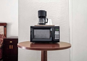 (Cozy studio, 1BR, 1BA, No kitchen)