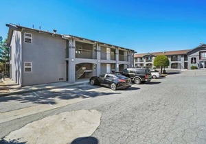 (Cozy studio, 1BR, 1BA, No kitchen)