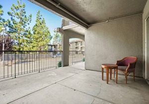 (Cozy studio, 2BED, 1BA, No kitchen)