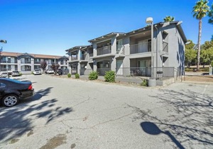 (Cozy studio, 2BED, 1BA, No kitchen)