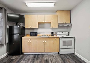 (Cozy studio, 2BED, 1BA, w/kitchen)