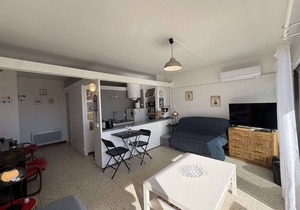 Cozy Studio by the Beach with Balcony & Parking - Pet Friendly