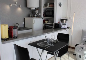 Cozy Studio by the Beach with Balcony & Parking - Pet Friendly