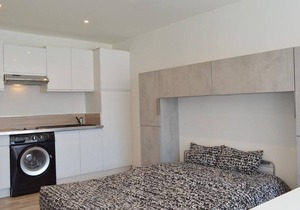 Cozy Studio, Close to Beach, Port View, Renovated, Parking, Washer Included